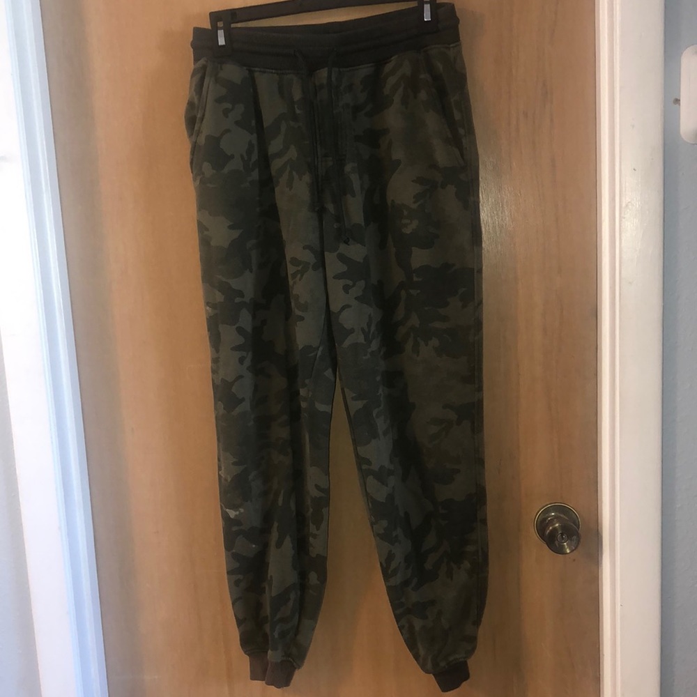 Highland camo joggers